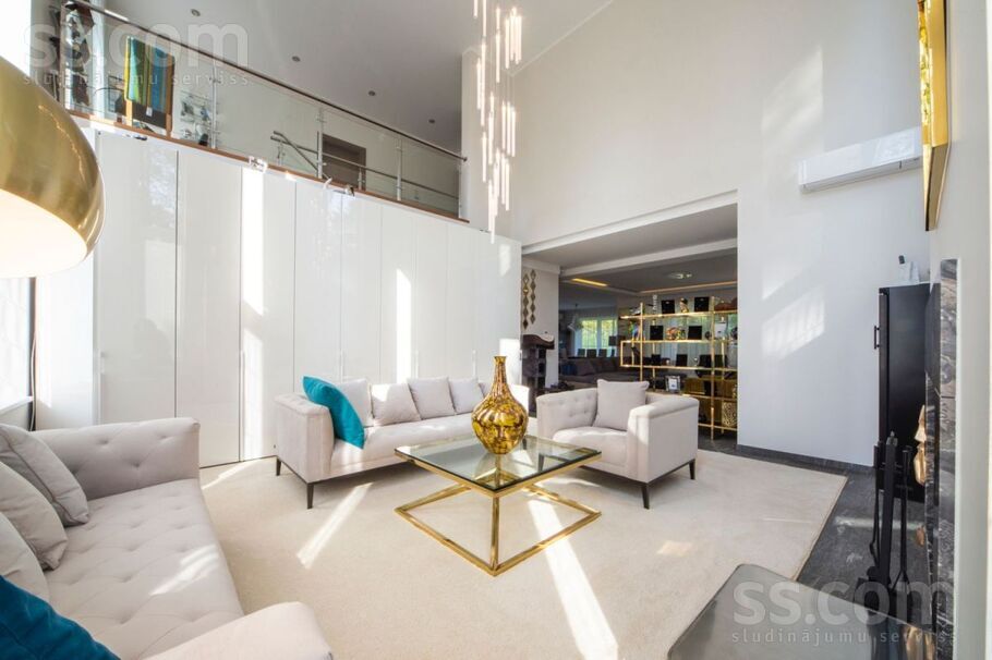 Ezeru iela 17, Jūrmala — maja