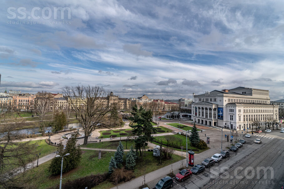 Aspazijas bulv. 20, Rīga — maja
