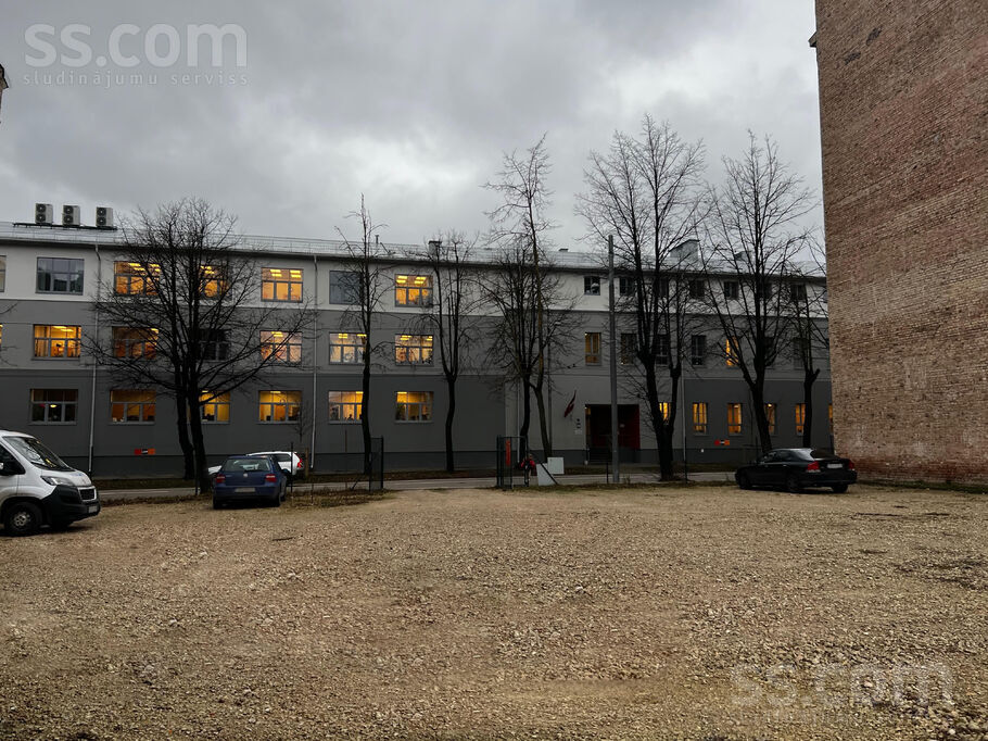 Lomonosova 5, Rīga — zeme