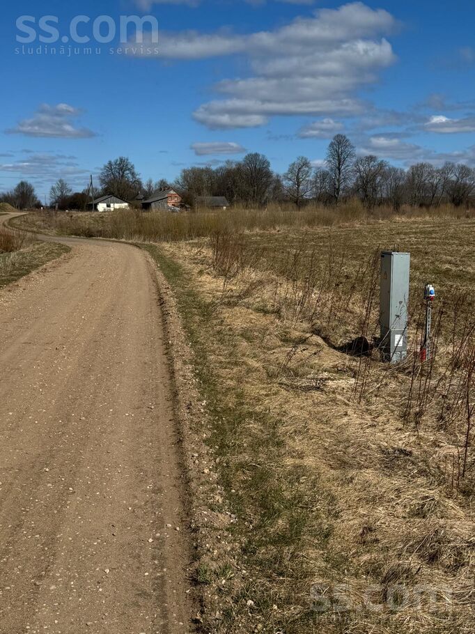 Ventas Lāči, Vēršmuiža, Kuldīga un raj., Skrundas l. t. — zeme