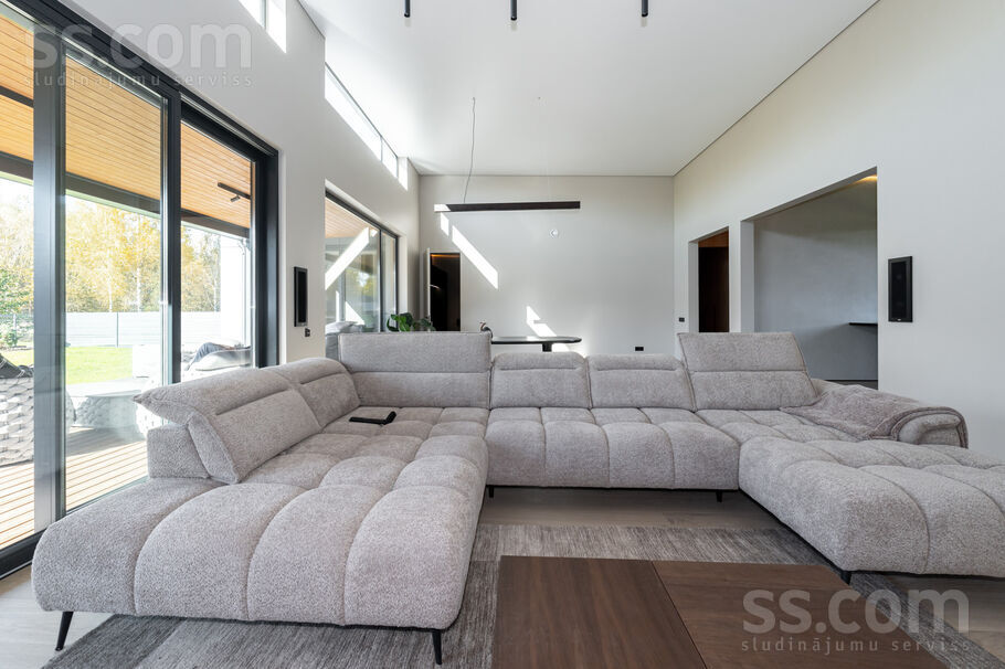 Mežavēju iela 8, Mārupe, Rīgas rajons, Mārupes pag. — maja