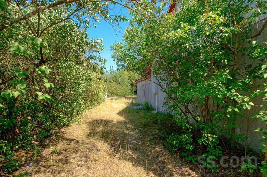 Dombrovska 18, Rīga — maja