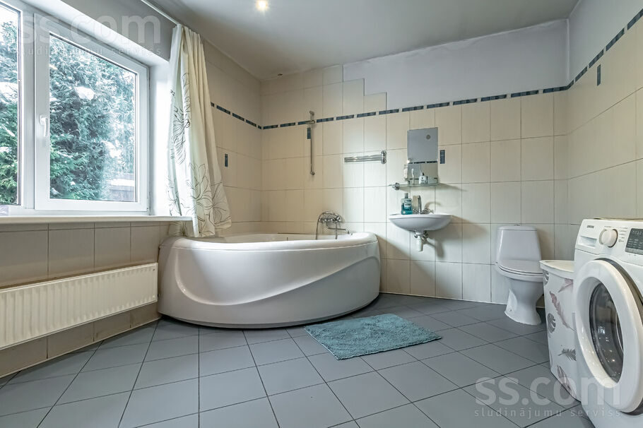 Tēriņu 74, Rīga — maja