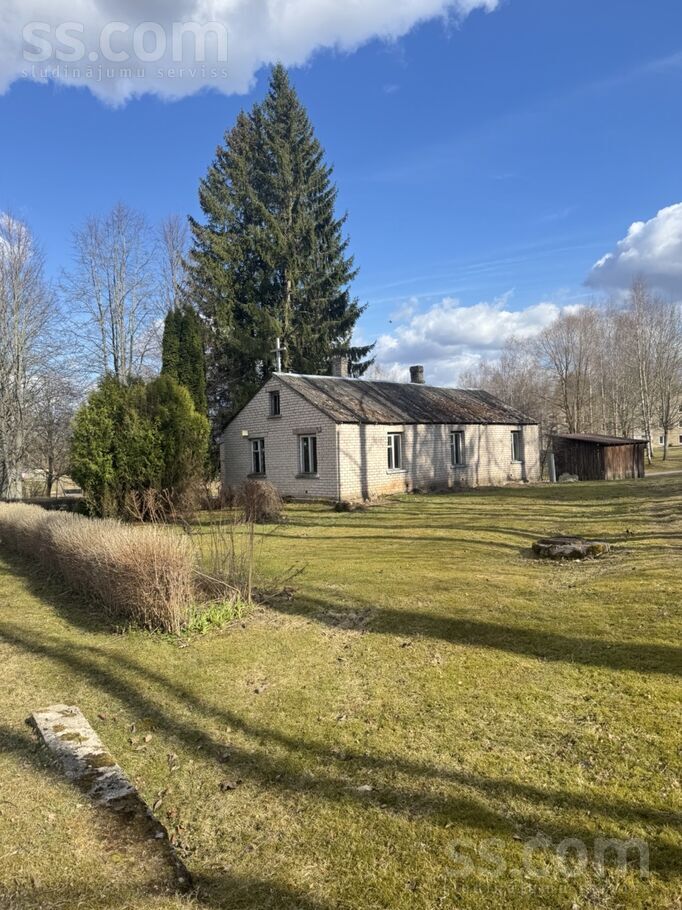 Ieviņās, Sēlija, Jēkabpils un raj., Sēlpils pag. — maja