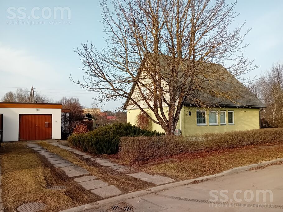 Alejas iela 6, Jāņmuiža, Cēsis un raj., Priekuļu pag. — maja