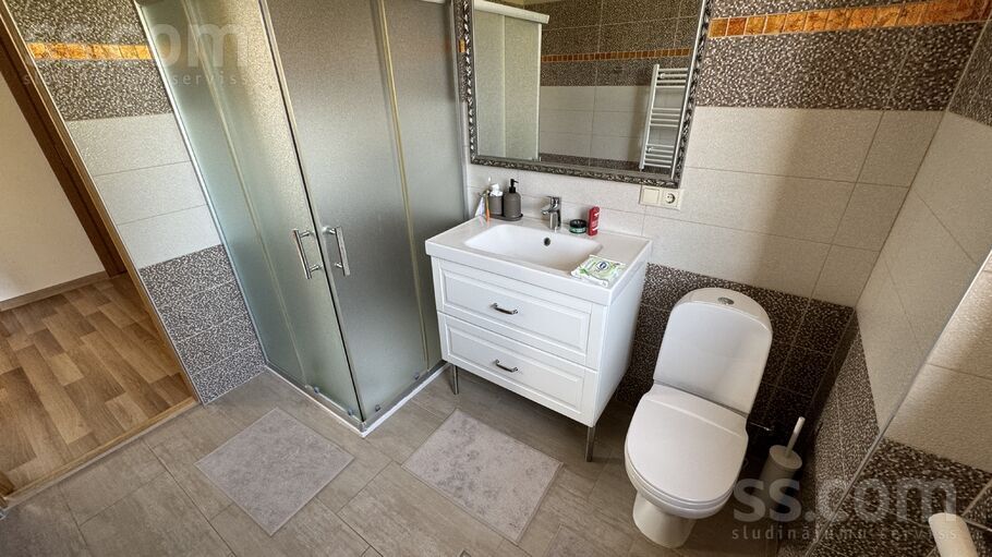 Vīnkalnu iela 37, Mārupe, Rīgas rajons, Mārupes pag. — maja