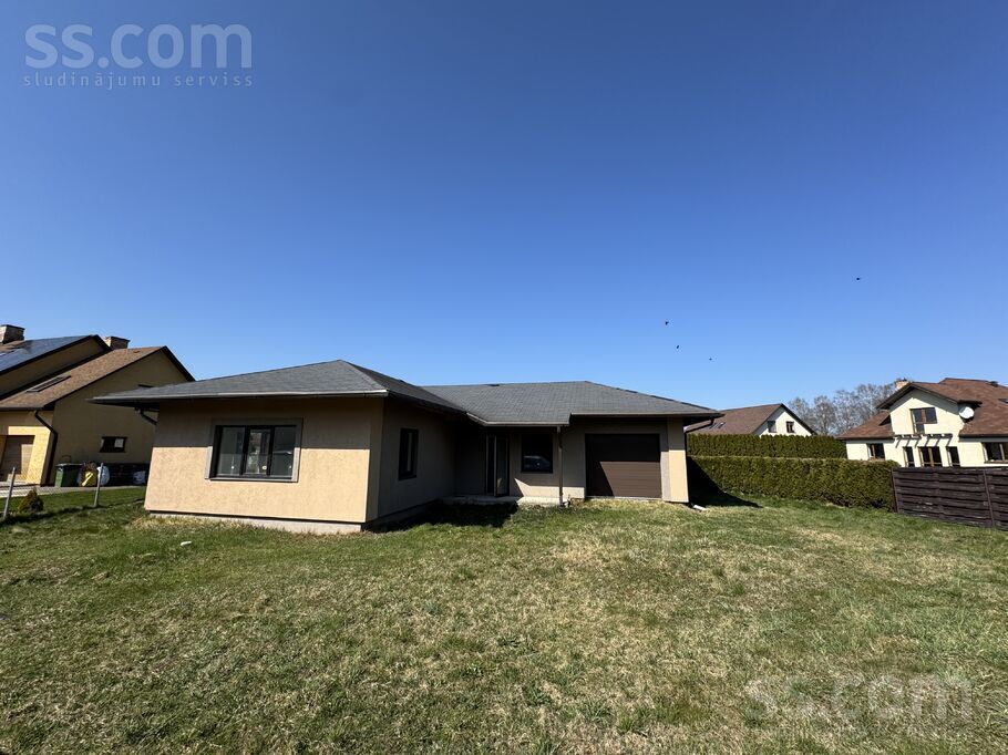 Bērzu iela 11, Iecava, Bauska un raj., Iecavas nov. — maja