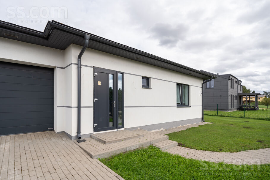 Silaputniņu iela, Mārupe, Rīgas rajons, Mārupes pag. — maja