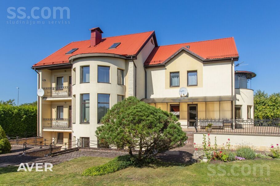 Liliju iela, Mārupe, Rīgas rajons, Mārupes pag. — maja