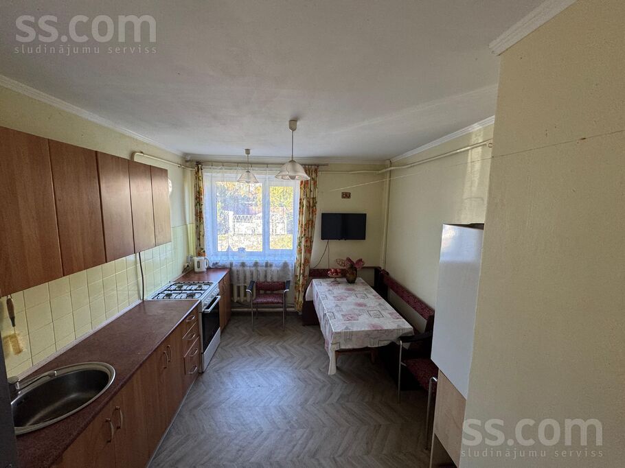 Zaļenieku 11, Rīga — maja