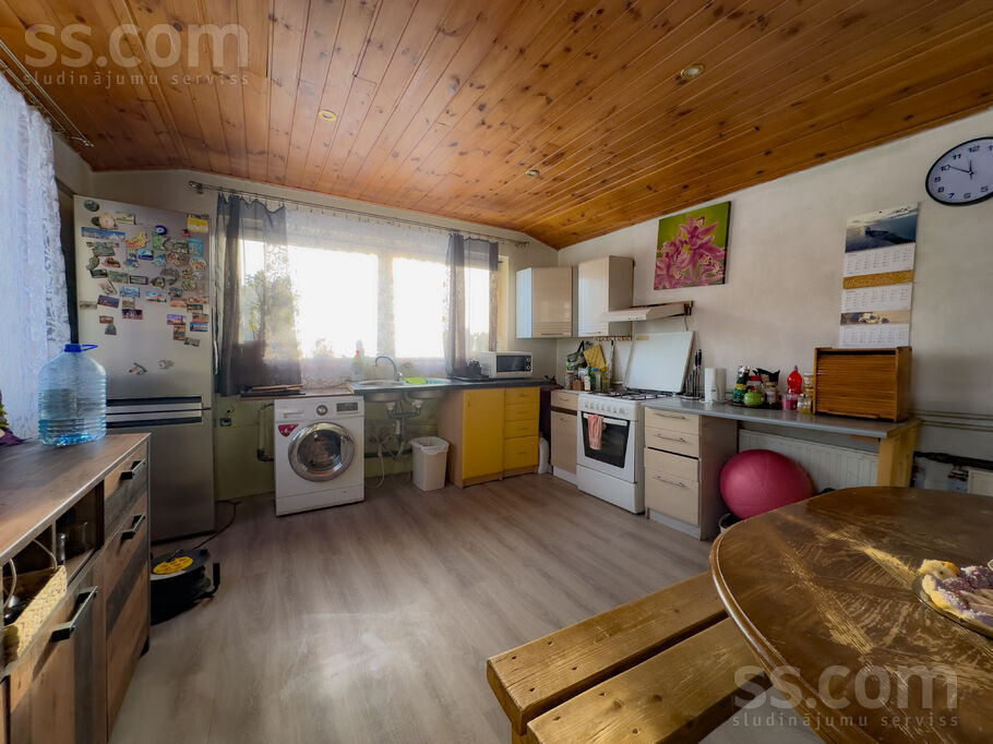 Dzintara iela 11, Engure, Tukums un raj., Engures pag. — maja