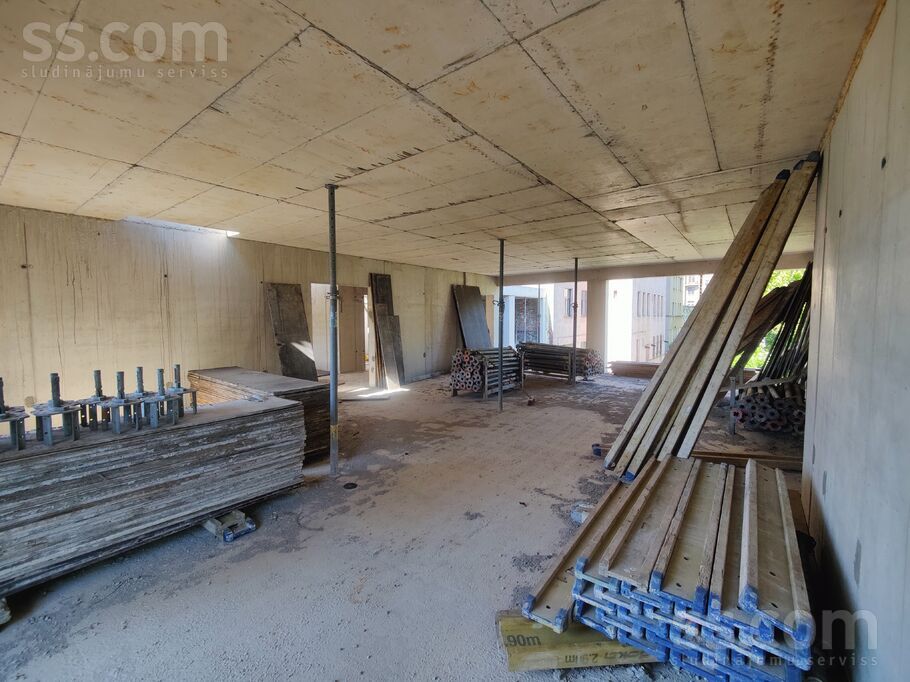 Dainas 8, Rīga — zeme