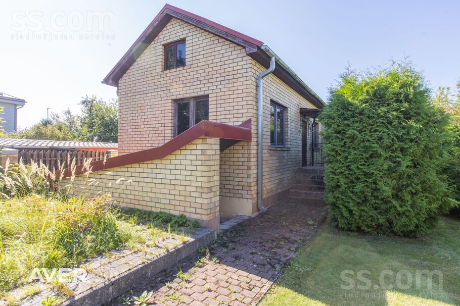 Liliju iela, Mārupe, Rīgas rajons, Mārupes pag. — maja