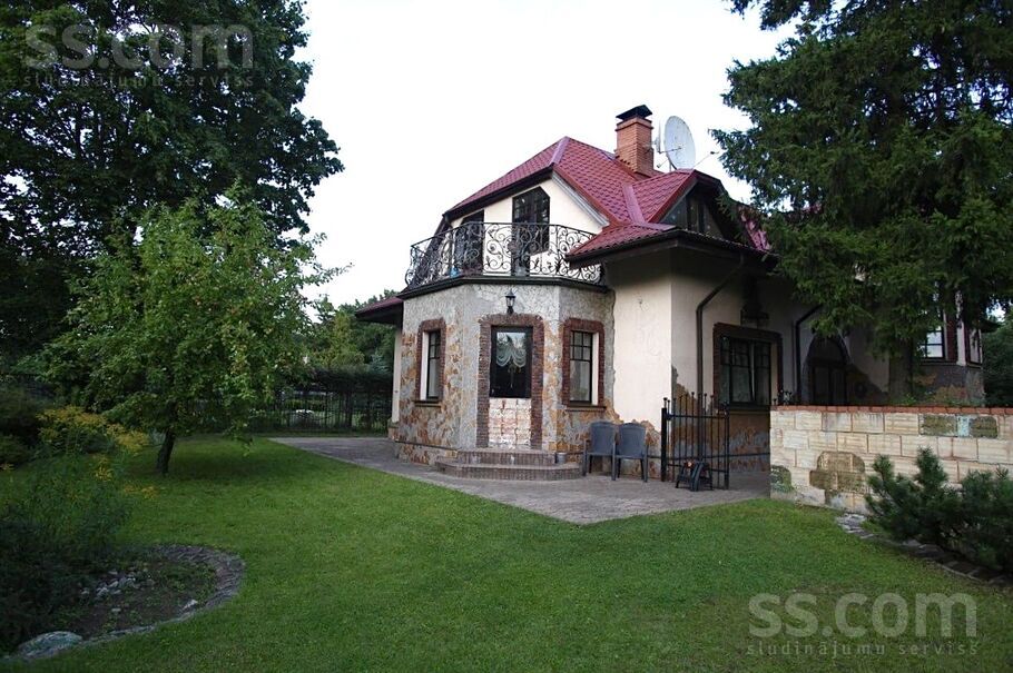 Planīcas 13, Rīga — maja