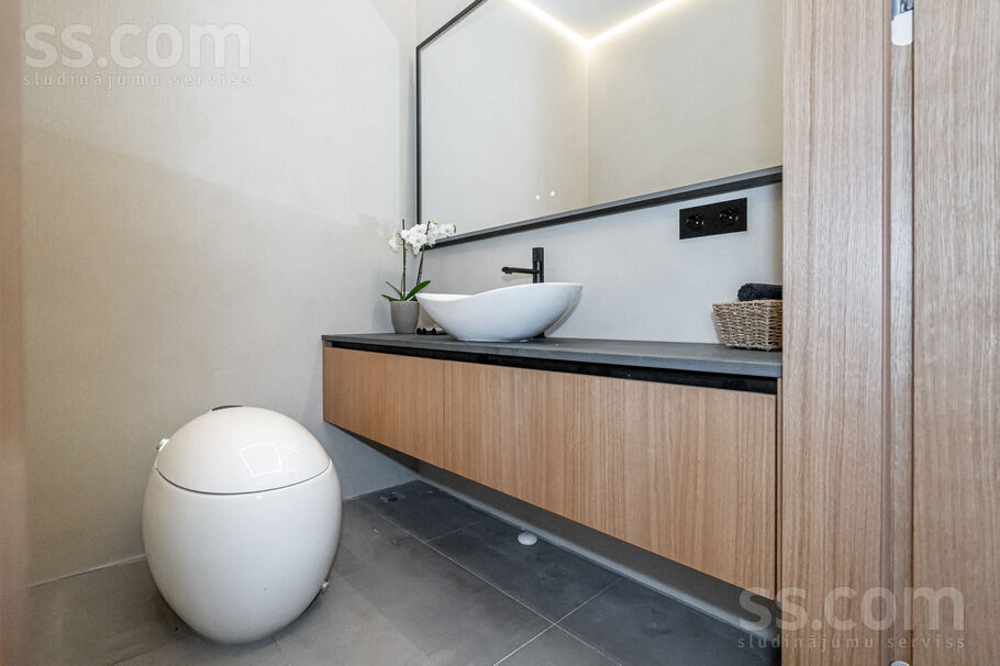 Mežavēju iela 8, Mārupe, Rīgas rajons, Mārupes pag. — maja