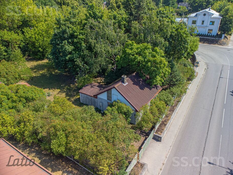 Dombrovska 18, Rīga — maja