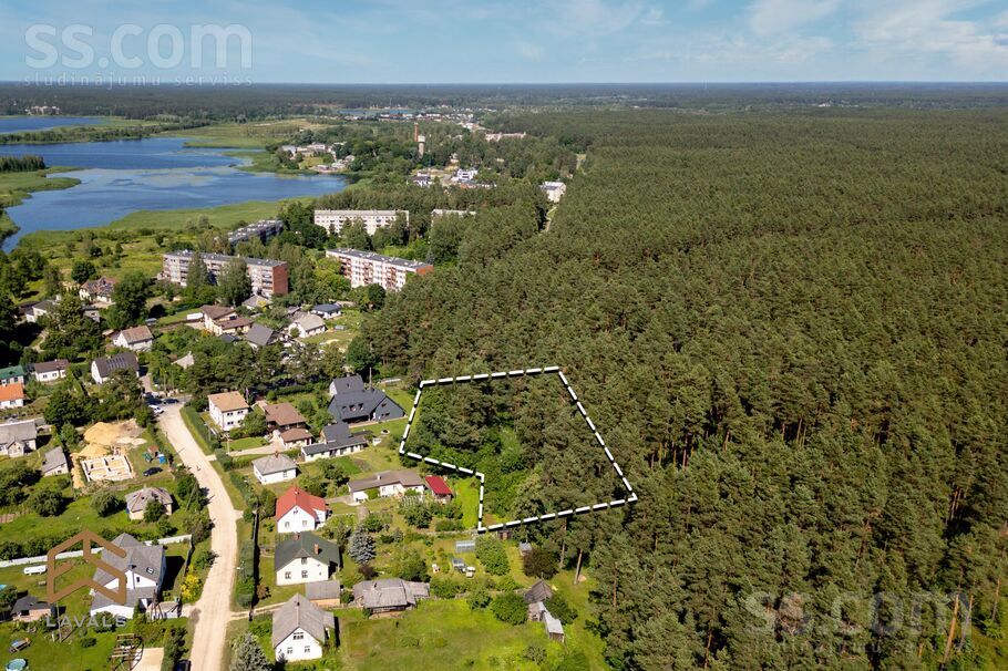 Biķernieku 215, Rīga — zeme