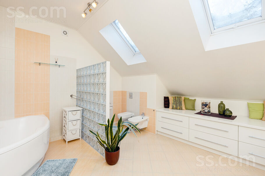 Vetras, Trenči, Rīgas rajons, Babītes pag. — maja