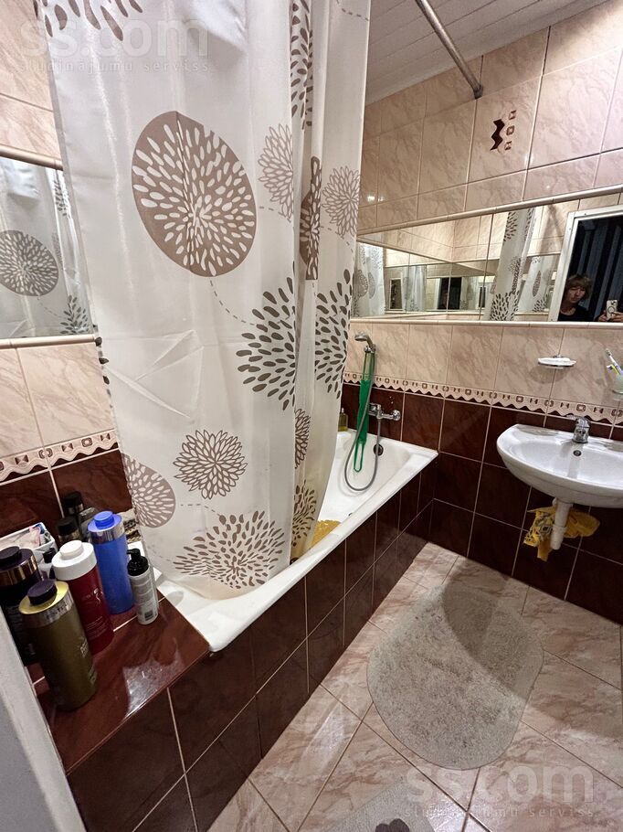 Viršu 20, Piņķi, Rīgas rajons, Babītes pag. — maja