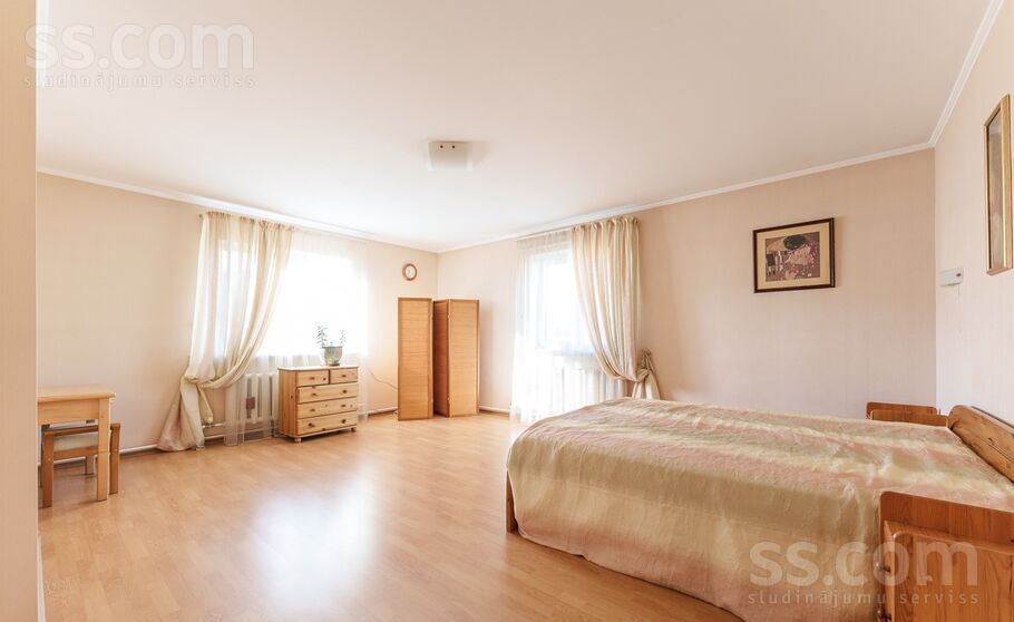 Zileņu, Rīga — maja