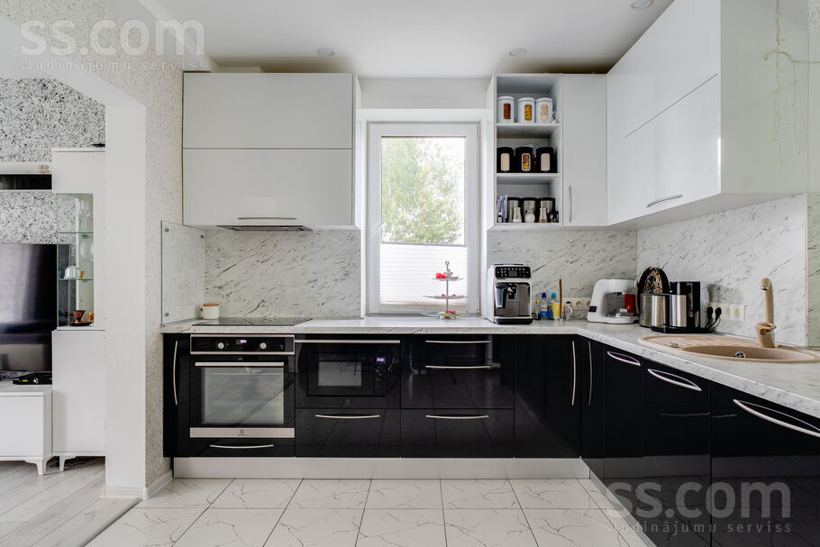 Cālīši, Jelgava un raj., Jelgava — maja