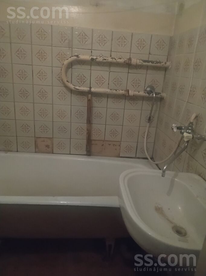 Zemes 3, Rīga — dzivoklis