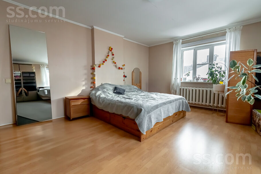 Zileņu 8, Rīga — maja