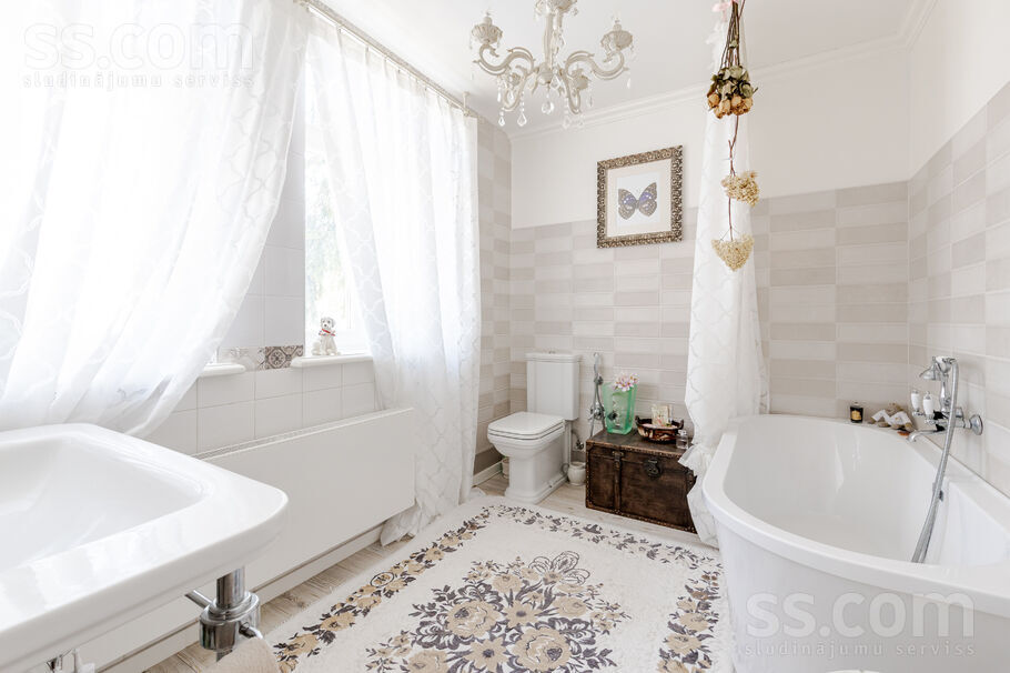 Ceriņu iela 10, Jūrmala — maja