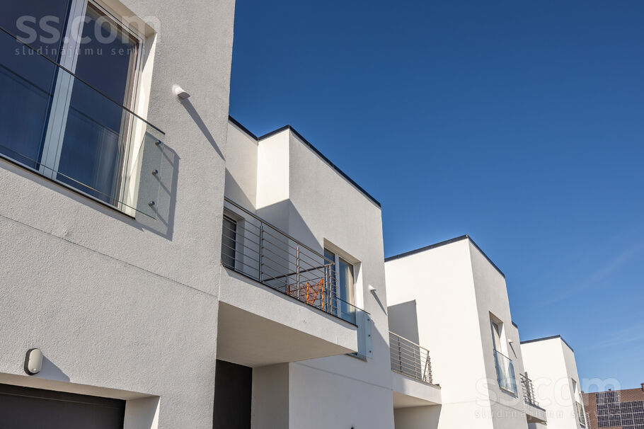 Rītausmas iela 1, Mārupe, Rīgas rajons, Mārupes pag. — maja