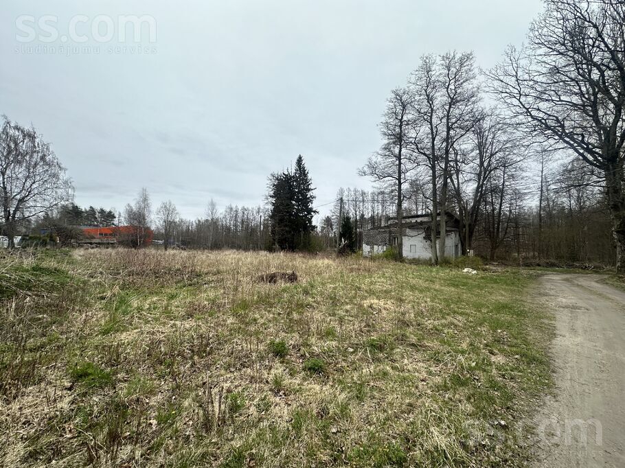 Ulmaņa g. 182, Rīga — zeme
