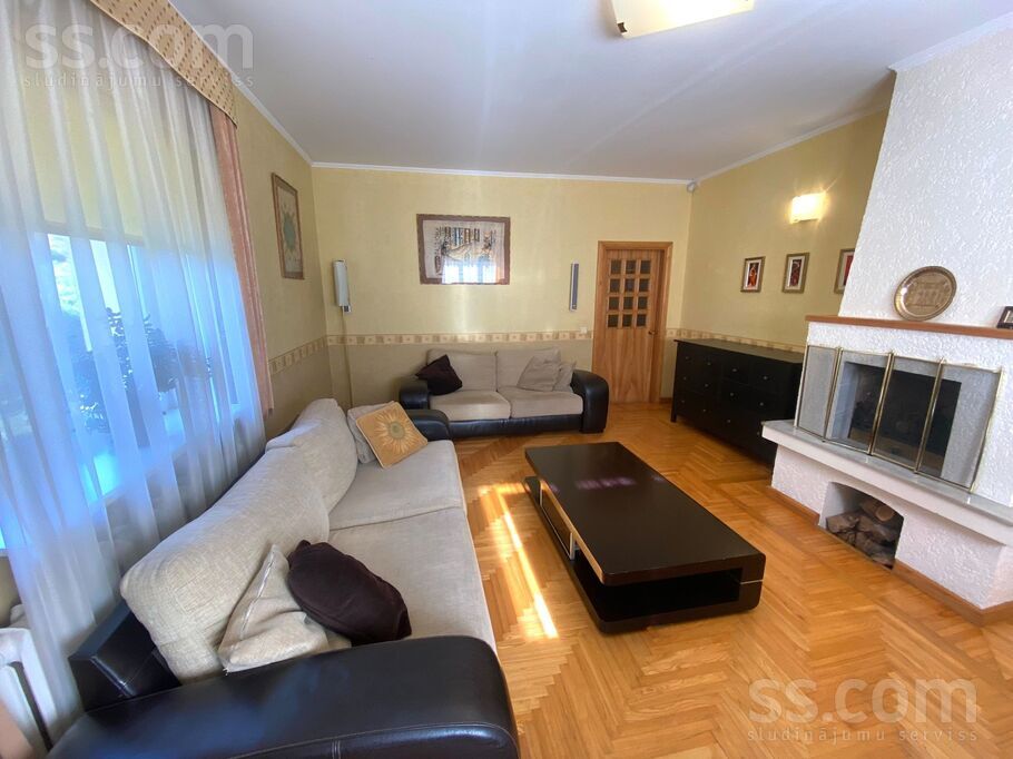 Zileņu, Rīga — maja