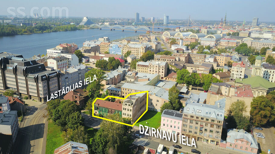 Dzirnavu 136, Rīga — maja