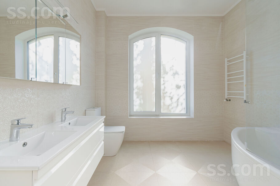 Ezerparka iela, Berģi, Rīgas rajons, Garkalnes nov. — maja