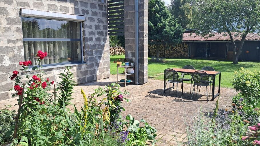 Dārziņu 50. l., Rīga — maja