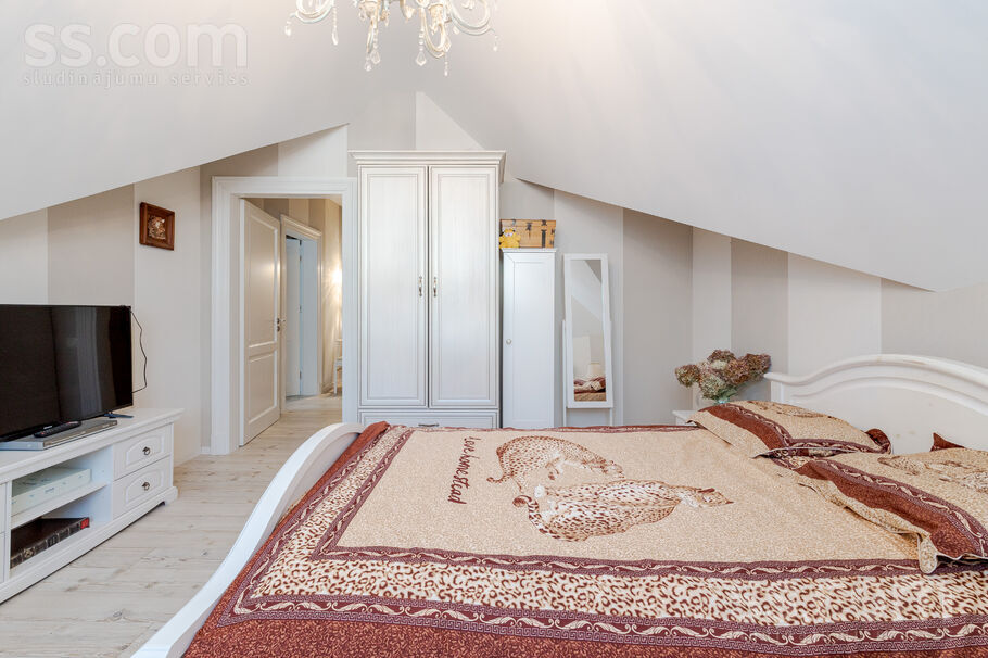 Ceriņu iela 10, Jūrmala — maja