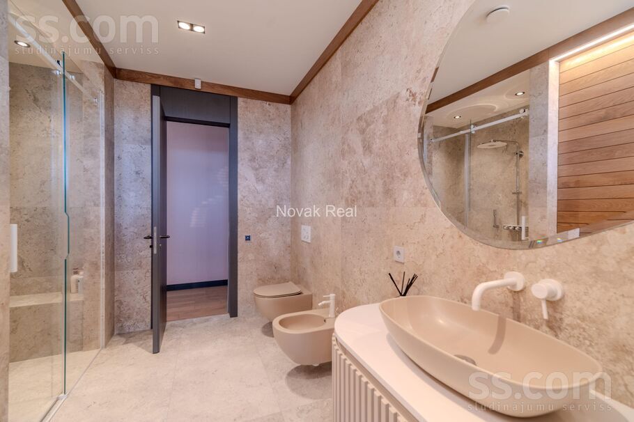 Laipu iela 2, Jūrmala — maja