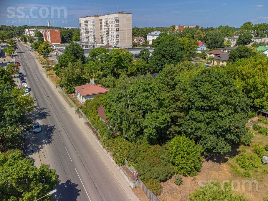 Dombrovska 18, Rīga — maja