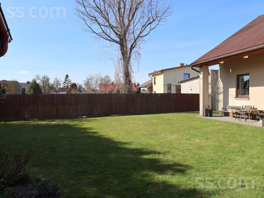 Zirņu iela 51, Liepāja un raj., Liepāja — maja