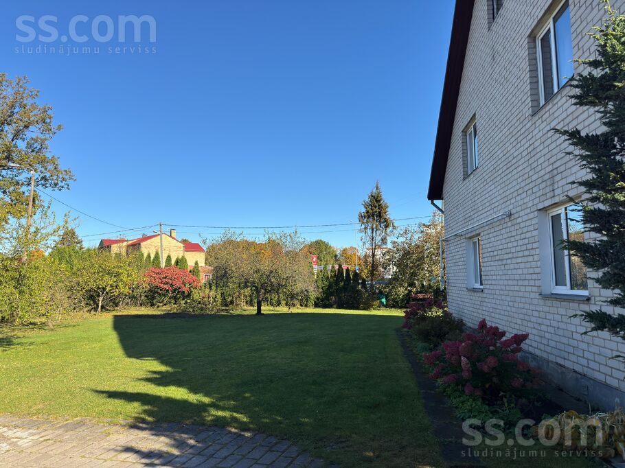 Zaļenieku 11, Rīga — maja