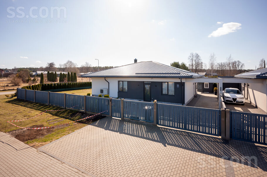 Mango iela 1, Mežāres, Rīgas rajons, Babītes pag. — maja