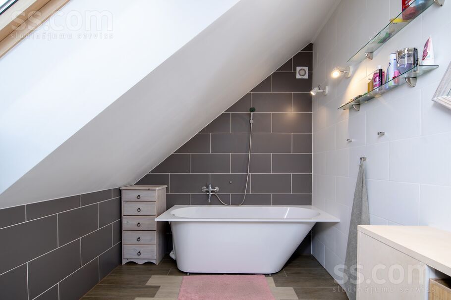 Vecpēteri, Rīgas rajons, Sigulda — maja