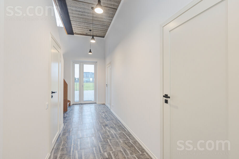 Rītausmas iela 1, Mārupe, Rīgas rajons, Mārupes pag. — maja