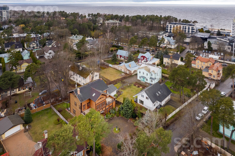 Omnibusa iela 8b, Jūrmala — maja