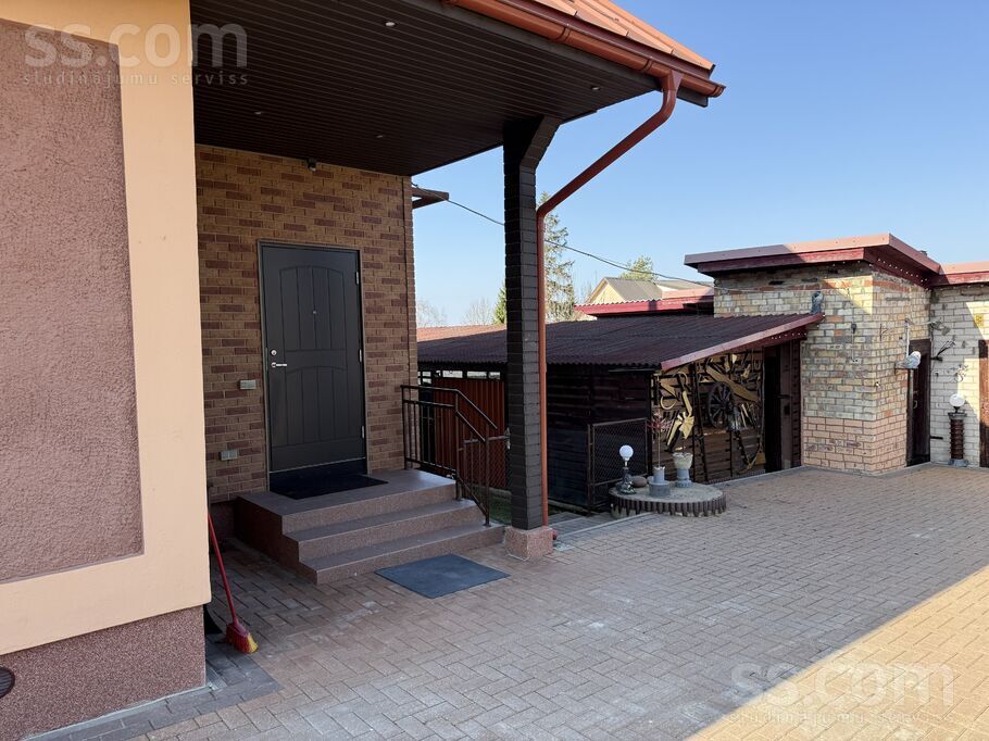 Zvaigžņu iela 8, Rēzekne un raj., Rēzekne — maja