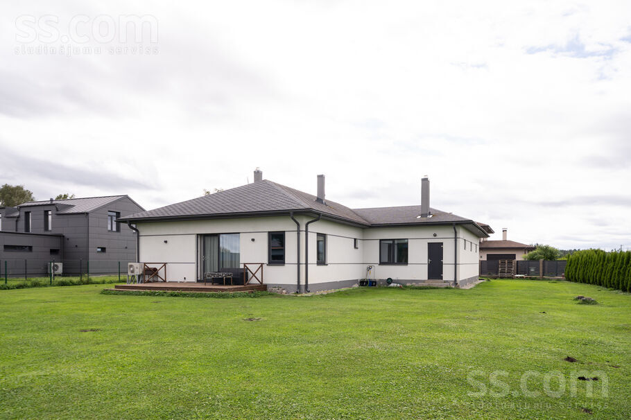 Silaputniņu iela, Mārupe, Rīgas rajons, Mārupes pag. — maja