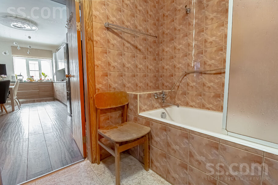 Zileņu 8, Rīga — maja