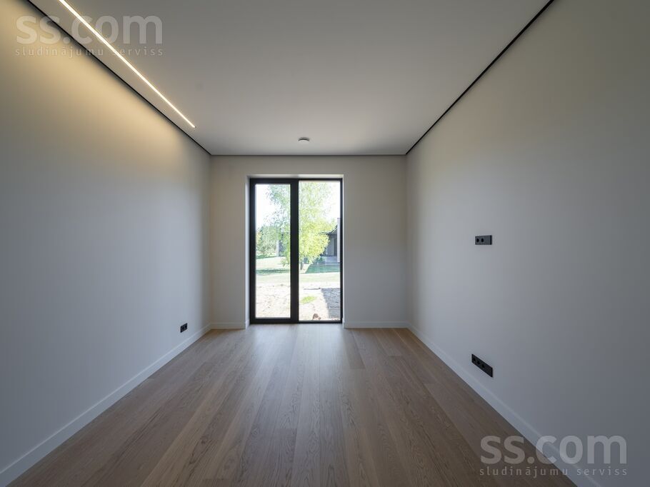 Viktorijas, Dzilnuciems, Rīgas rajons, Babītes pag. — maja