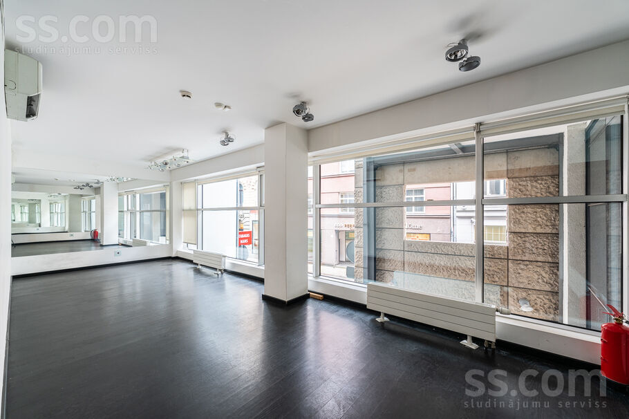 Vaļņu 4, Rīga, Vecrīga — telpa