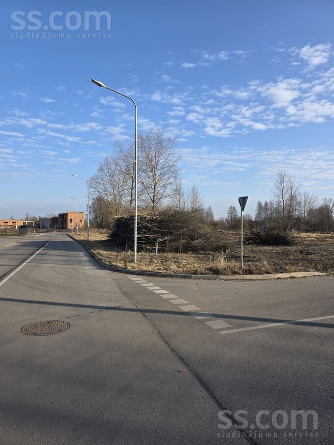 Ķieģeļu 12, Jēkabpils un raj., Jēkabpils — zeme