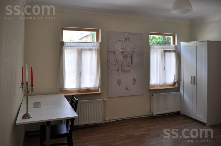 Bruņinieku 79, Rīga — maja